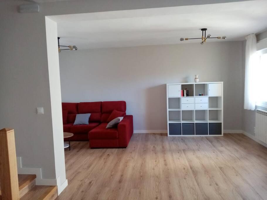 Casa Julio, Bonita Casa Comoda Y Espaciosa, Totalmente Reformada Con Terraza Y Jardin Privado Riezu المظهر الخارجي الصورة