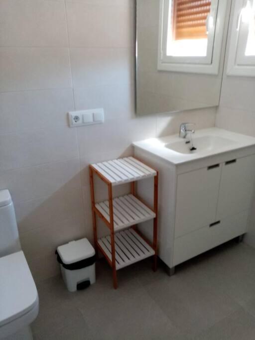 Casa Julio, Bonita Casa Comoda Y Espaciosa, Totalmente Reformada Con Terraza Y Jardin Privado Riezu المظهر الخارجي الصورة