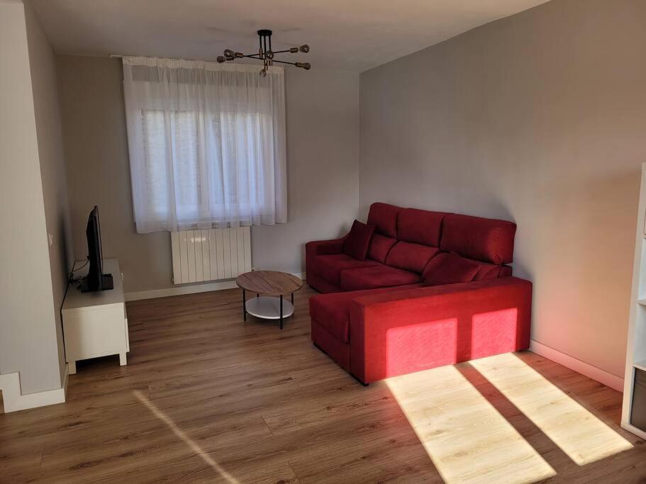 Casa Julio, Bonita Casa Comoda Y Espaciosa, Totalmente Reformada Con Terraza Y Jardin Privado Riezu المظهر الخارجي الصورة