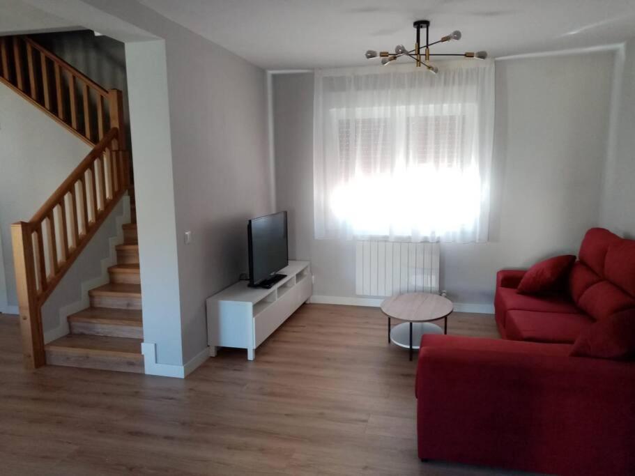 Casa Julio, Bonita Casa Comoda Y Espaciosa, Totalmente Reformada Con Terraza Y Jardin Privado Riezu المظهر الخارجي الصورة