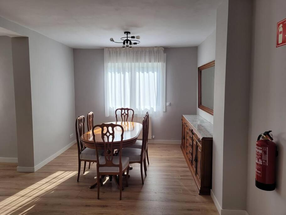 Casa Julio, Bonita Casa Comoda Y Espaciosa, Totalmente Reformada Con Terraza Y Jardin Privado Riezu المظهر الخارجي الصورة